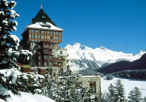 Evacuaţi cu elicopterele dintr-un teleferic rămas în pană