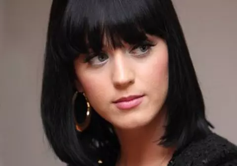 Katy Perry spune că nu e însărcinată!