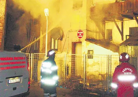 Patru case distruse de flăcări, în sectorul 2 