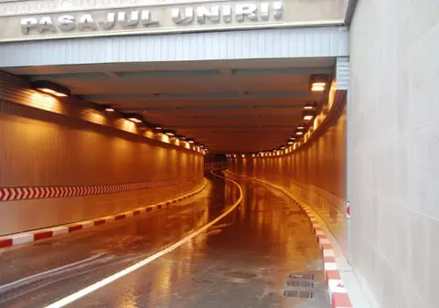 Pasajul Unirii intră în reparaţii din cauza accidentelor