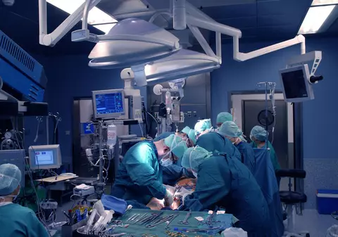 I-au extirpat o tumoare ovariană de 17 kilograme