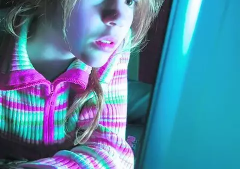 Un nou joc online îi învaţă pe copii să cumpere orfani-trofee