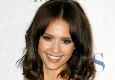 Vrea să arate ca Jessica Alba pentru a-şi recâştiga iubitul