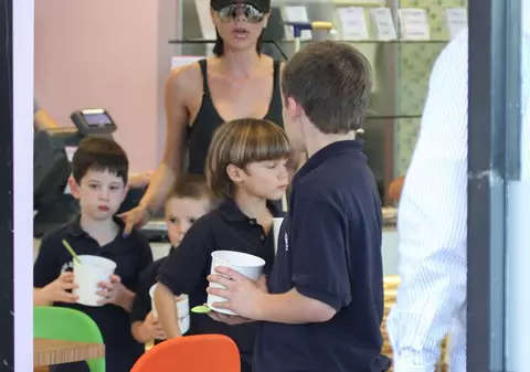 Foto / Victoria Beckham a ieşit cu copiii în oraş