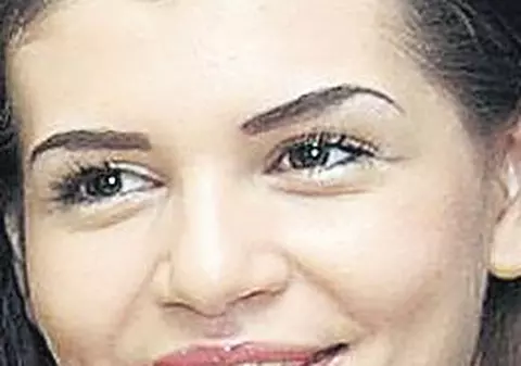 Monica Columbeanu petrece cu DJ-i la Castelul Cantacuzino