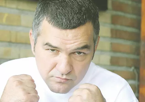 «Moşul» urcă iar în ring