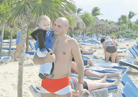 «Rechinul» s-a distrat în Mexic