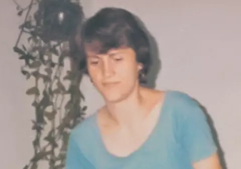 Femeia ucisă joi de fiul ei a fost adusă acasă