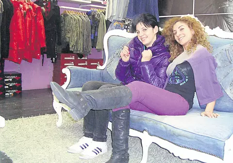 Flacăra violetă a aruncat în aer vânzările magazinelor de haine