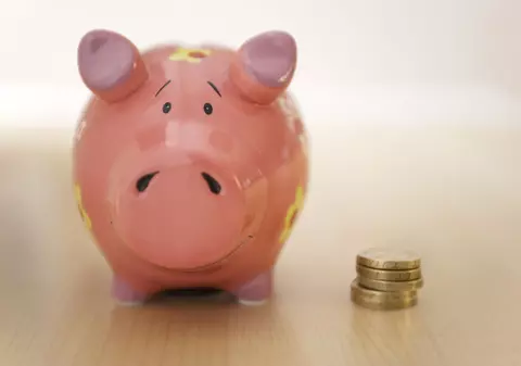 50% din români, «loviţi» de criza financiară