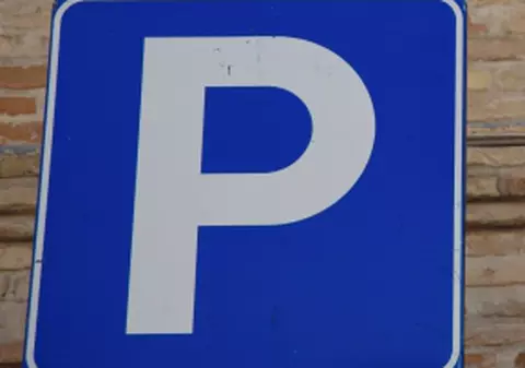 Mai multe locuri de parcare prin introducerea sensurilor unice 