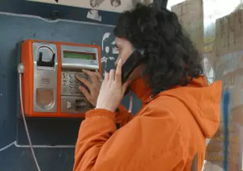 Piedone renunţă la cabinele telefonice inestetice ale Romtelecom