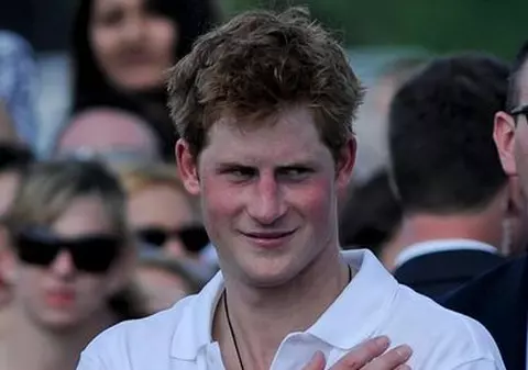 Video / Prinţul Harry a căzut de pe cal