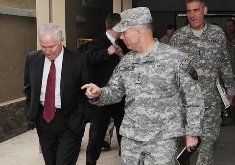 Pentagonul vrea acceptarea militarilor homosexuali