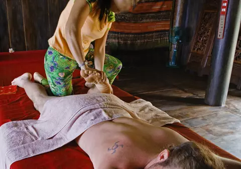 Roberta Anastase le-a tăiat parlamentarilor "masajul thailandez"