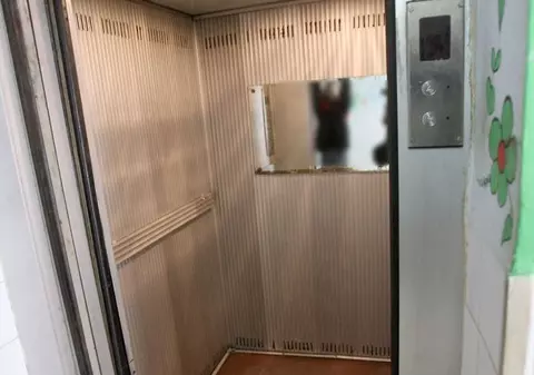 S-au urcat patru în lift şi au coborât cinci