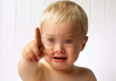 Un fost profesor colecţiona poze cu elevi goi