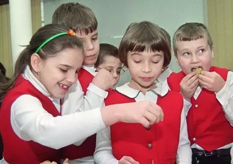 Masa cu familia scade riscul de obezitate la copii