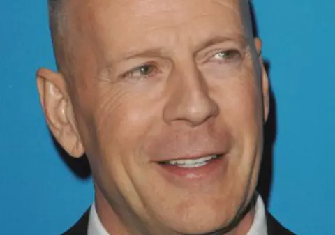 Bruce Willis se teme că mersul des la toaletă îi strică reputaţia
