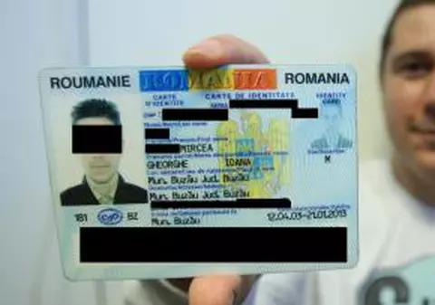 65 de cetăţeni şi-au schimbat numele şi prenumele