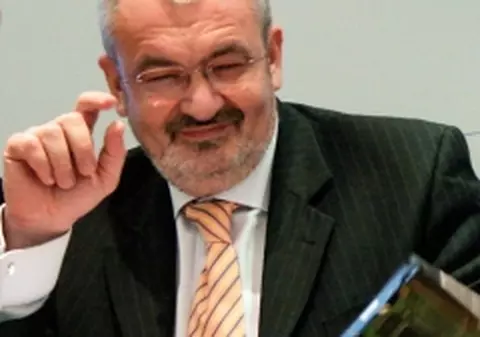 Vlădescu: "Cetăţeanul român va scoate ţara din criză"