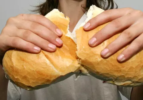Angajaţii unui spital din Giurgiu le-au făcut pacienţilor pâine