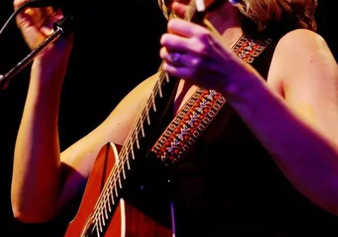 Află câştigătorii celor 5 invitaţii la concertul Vondei Shepard