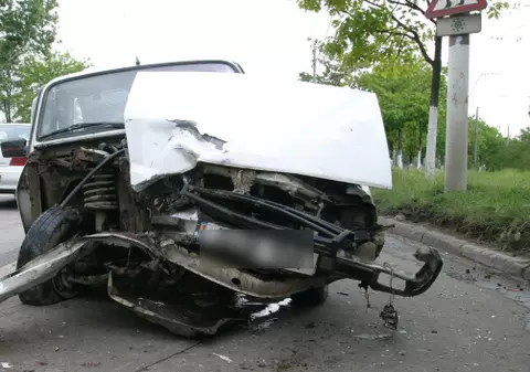 Accident rutier în Alba: un mort şi opt răniţi