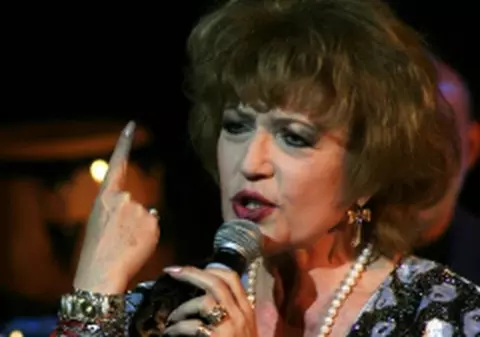 Corina Chiriac lansează „O rochie de mireasă"