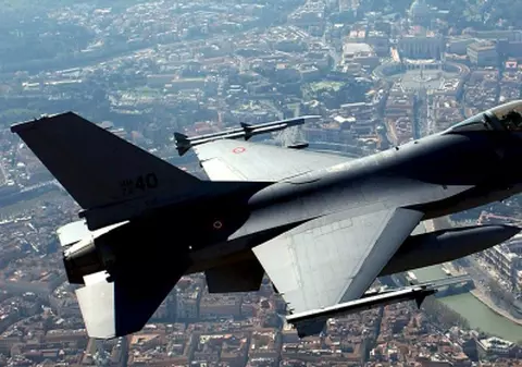 Armata română ar putea zbura cu supersonicele F-16