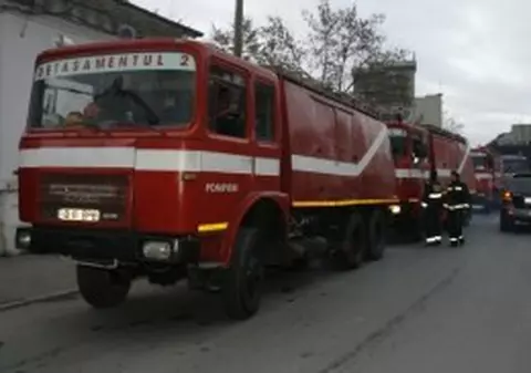 O maşină de pompieri, implicată într-un accident pe DN1