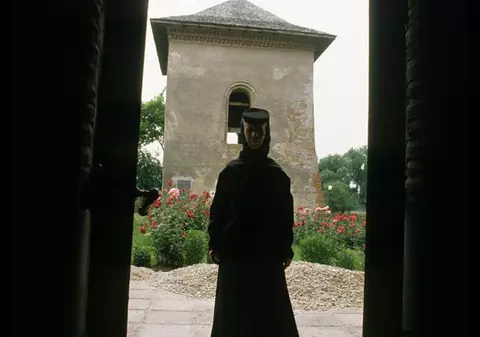 Stareţă acuzată că foloseşte un craniu la sfinţirea apei