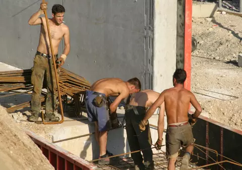 Românii, printre cei mai numeroşi muncitori în Spania