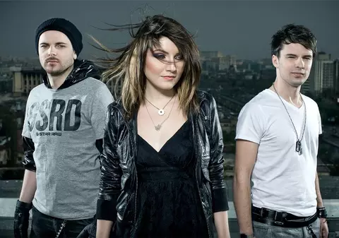 Alexandra Ungureanu:"Mă amuză show-ul făcut de piţipoancele cântăreţe"