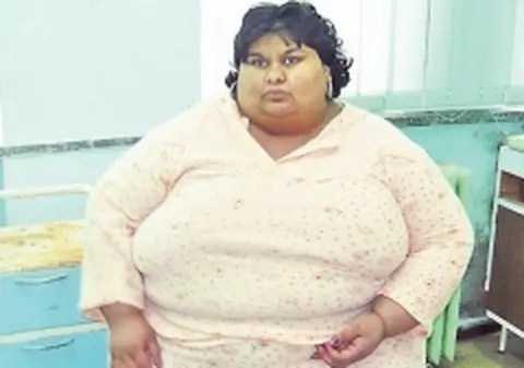 Soţul femeii de 240 de kilograme s-a dus să-şi viziteze fetiţa