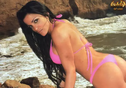 Video / Modelul Virginia Dobrich dezbrăcat în direct la TV