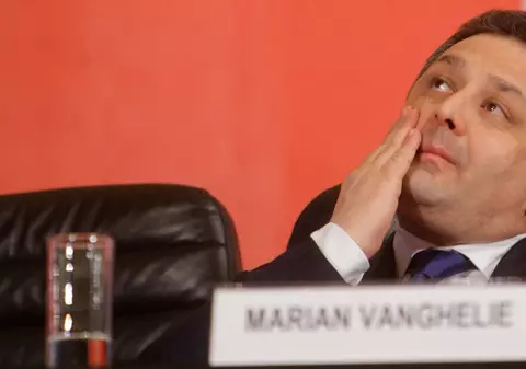 30 de oameni îl acuză pe Vanghelie că i-a plătit să facă figuraţie la Congresul partidului