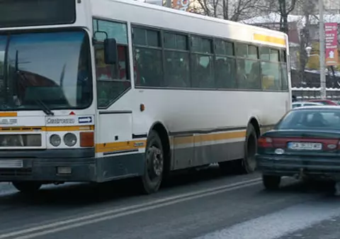 Copil lovit de autobuz, în stare gravă