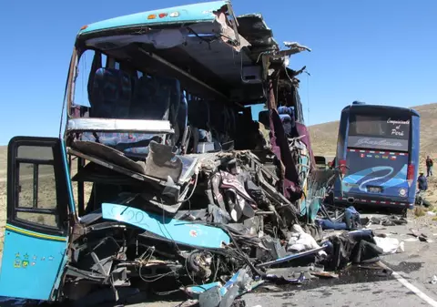 38 de morţi şi 55 de răniţi într-un accident rutier, în Peru