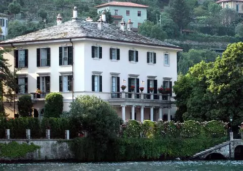 Beckham vrea să-i ia casa lui George Clooney