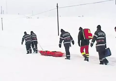 L-au târât 2,5 km cu sania şi căruţa