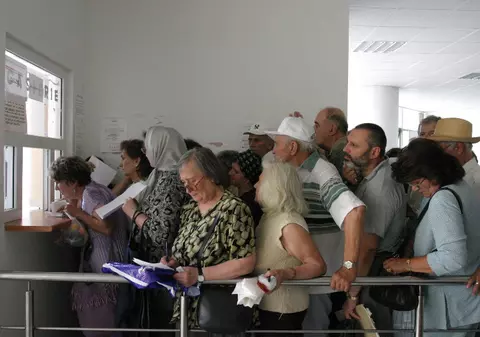 Pensia anticipată, cu 50% mai mică