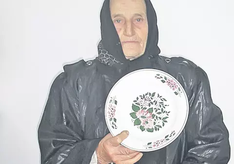 Bătrâna care l-a crescut pe Vasile Turcu trăieşte în sărăcie