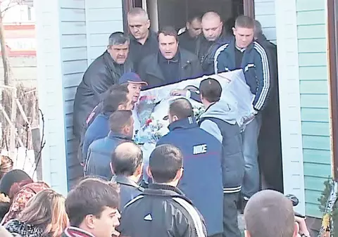 Fiul vitreg al Mariei Dragomiroiu a fost înmormântat cu lăutari