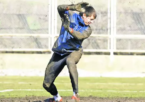 Steaua... în namol... Dinamo... în zăpadă... Rapid în ceaţă