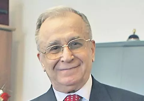 Ion Iliescu, de urgenţă la spital