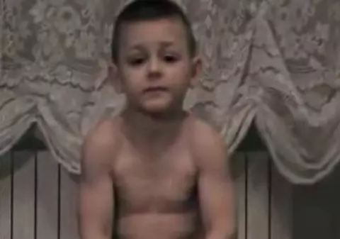 Cel mai puternic copil din lume vine în România