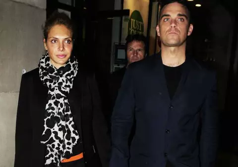 Robbie Williams, obligat să renunţe la fumat ca să aibă spermă de calitate