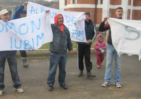 Craiovenii au ieşit în stradă: ”Solomon, te iubim!” 