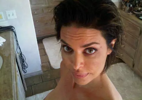Lisa Rinna dovedeşte că nu şi-a pus "prea mult" botox
